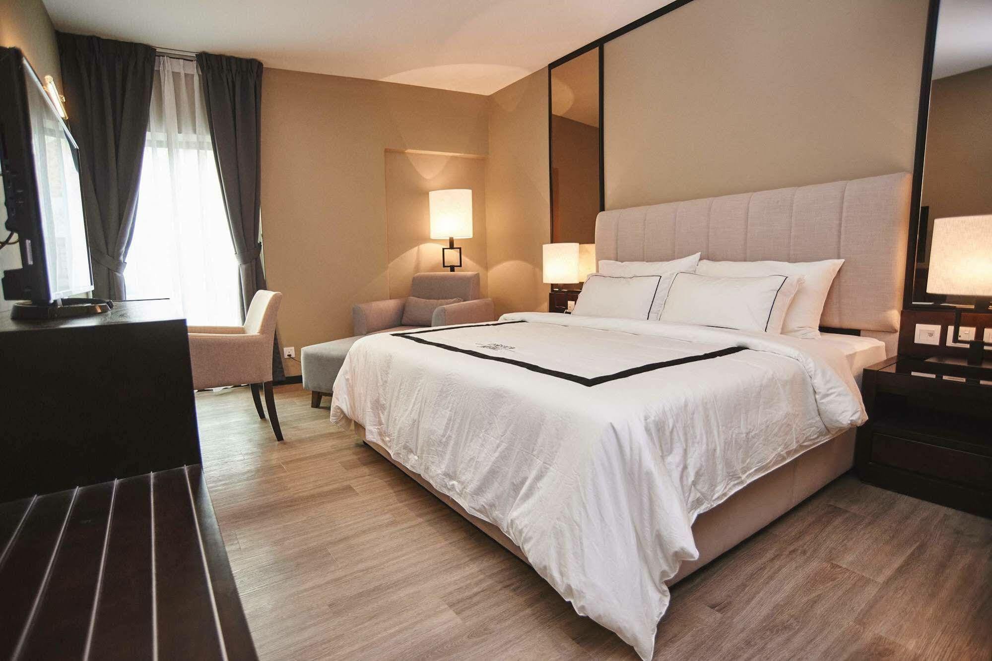 Corsica Hotel